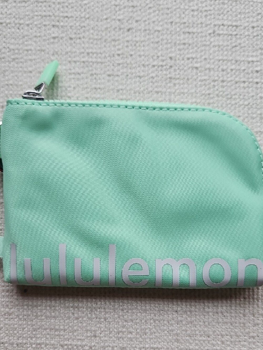 lululemon Mint Green Clippable Card Pouch - Picture 3 of 13